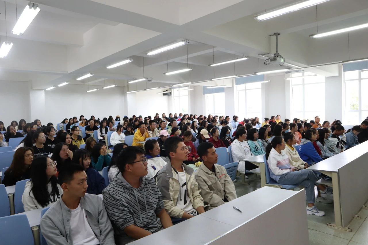 文学院召开新老生交流会 